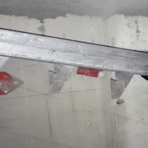 Système à réglage automatique pour escalier droit